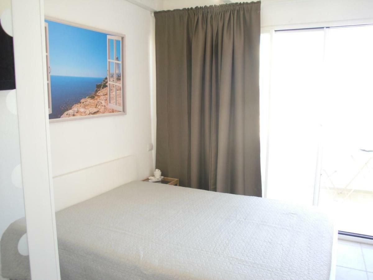 Romi' Hotel Полиняно а Маре Екстериор снимка